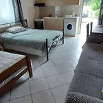 Garden And Big Parking Semesterbostad Tripoli