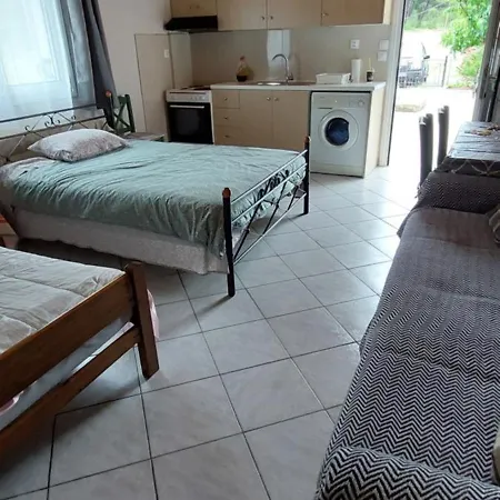 Garden And Big Parking Holiday home Tripoli